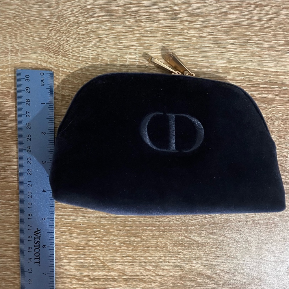 DIOR Velvet Makeup Pouch - Picture 8 of 8